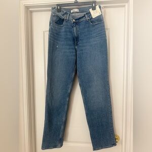 Abercrombie & Fitch Curve ‘90s Straight Ultra High Rise Light Wash Size 30/10L